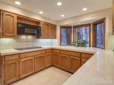 60643 Thunderbird Ct, Bend, OR 97702 photo 10