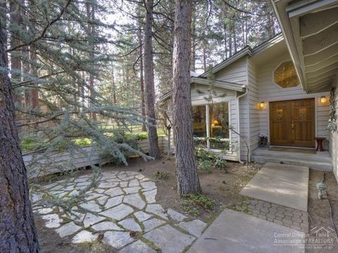 60643 Thunderbird Ct, Bend, OR 97702 photo 2