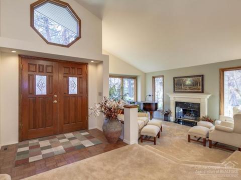 60643 Thunderbird Ct, Bend, OR 97702 photo 4