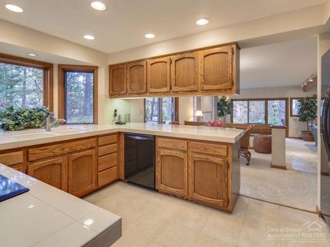 60643 Thunderbird Ct, Bend, OR 97702 photo 9