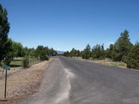 23179 Tumbleweed Dr, Bend, OR 97701 photo 4