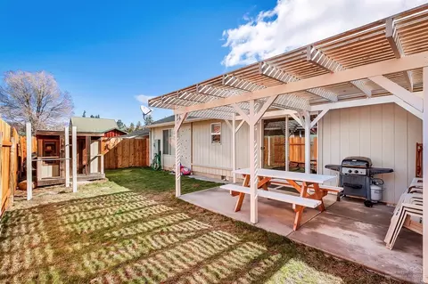 1050 E Cascade Ave, Sisters, OR 97759 photo 18