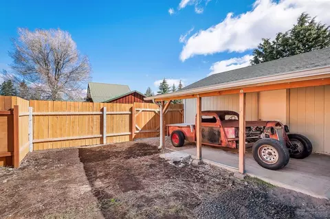 1050 E Cascade Ave, Sisters, OR 97759 photo 19