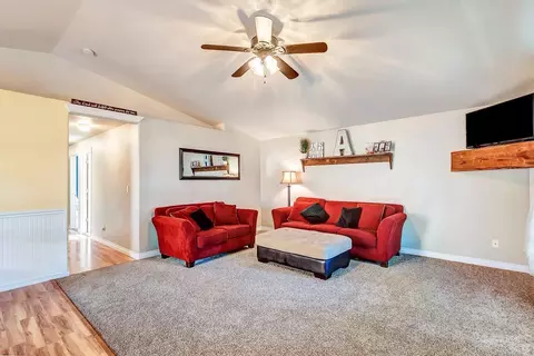 1050 E Cascade Ave, Sisters, OR 97759 photo 4