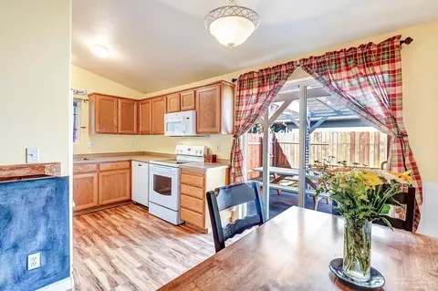 1050 E Cascade Ave, Sisters, OR 97759 photo 8