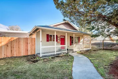 1050 E Cascade Ave, Sisters, OR 97759 photo 2