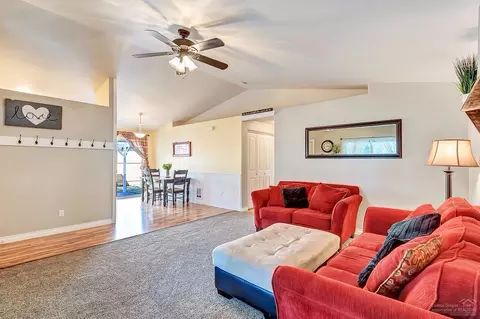 1050 E Cascade Ave, Sisters, OR 97759 photo 5