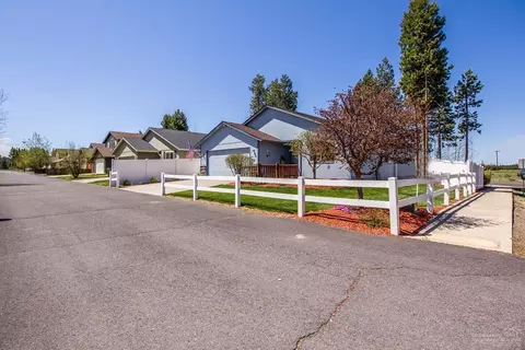 16405 Heath Dr, La Pine, OR 97739 photo 1