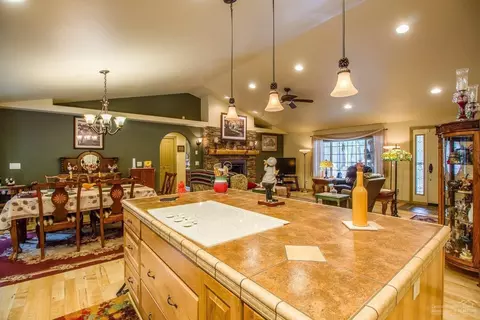 52078 Foxtail Rd, La Pine, OR 97739 photo 5
