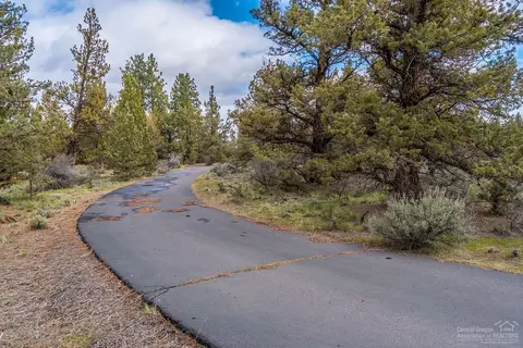 19725 Connarn Rd, Bend, OR 97703 photo 6