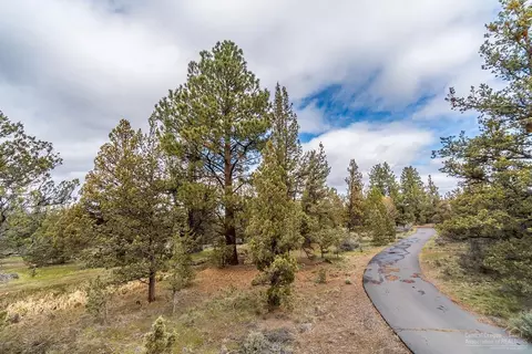 19725 Connarn Rd, Bend, OR 97703 photo 3