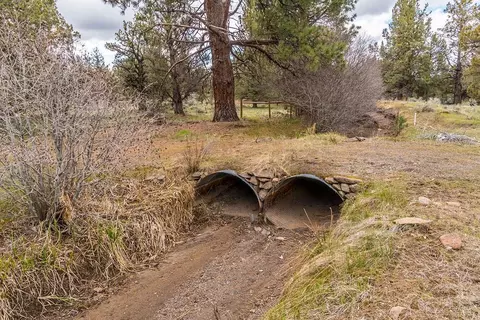 19725 Connarn Rd, Bend, OR 97703 photo 4