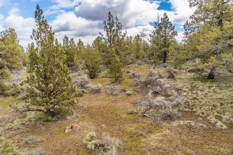 19725 Connarn Rd, Bend, OR 97703 photo 2