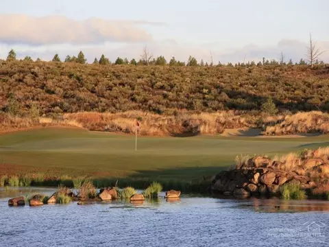 61474 Hawk Ct, Bend, OR 97702 photo 4