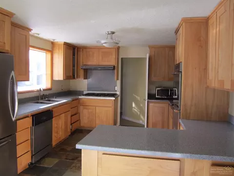 20295 Rae, Bend, OR 97702 photo 4
