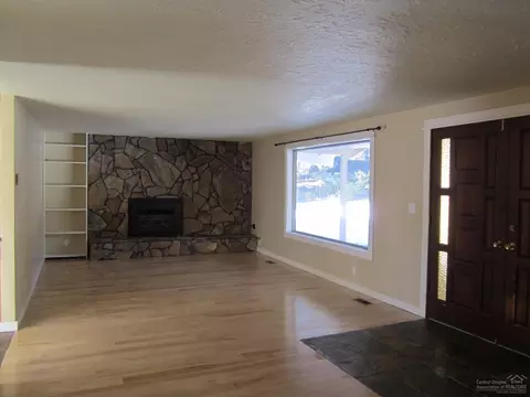20295 Rae, Bend, OR 97702 photo 3