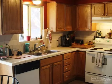 20389 Rae, Bend, OR 97702 photo 4