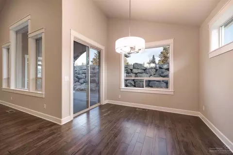 61072 SE Stari Most Loop, Bend, OR 97702 photo 8