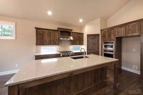 61072 SE Stari Most Loop, Bend, OR 97702 photo 5