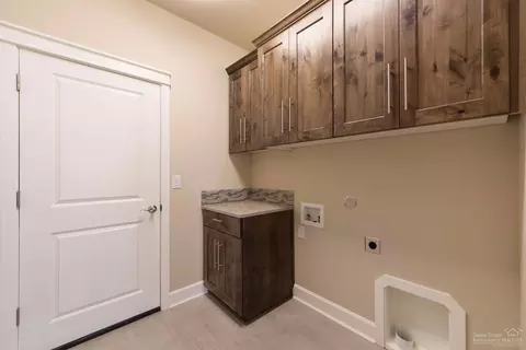 61072 SE Stari Most Loop, Bend, OR 97702 photo 16