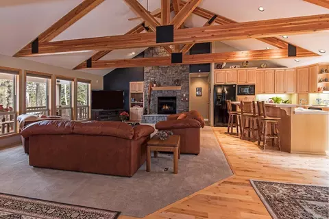 57972 Cypress Ln, Sunriver, OR 97707 photo 3