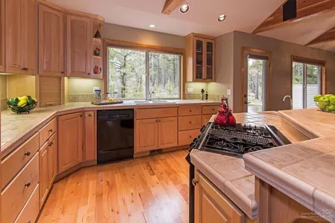 57972 Cypress Ln, Sunriver, OR 97707 photo 4