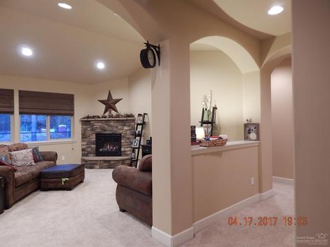 51834 Fordham Dr, La Pine, OR 97739 photo 2
