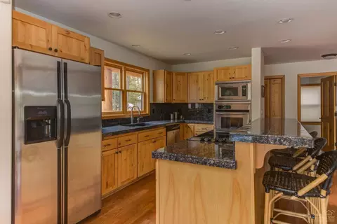 15030 Fall River Dr, Bend, OR 97707 photo 5