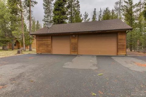 15030 Fall River Dr, Bend, OR 97707 photo 25