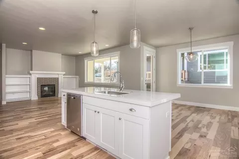 1301 NE Hoover Loop, Bend, OR 97701 photo 1