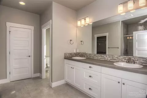 1301 NE Hoover Loop, Bend, OR 97701 photo 3