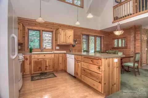 55613 Wagon Master Way, Bend, OR 97707 photo 7