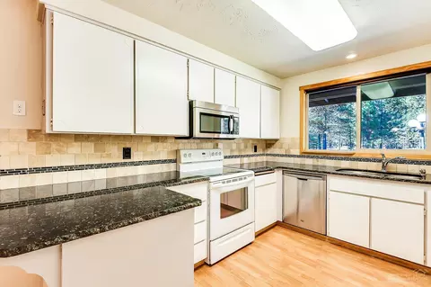 52940 Snow Flake Ln, La Pine, OR 97739 photo 10