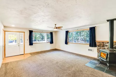 52940 Snow Flake Ln, La Pine, OR 97739 photo 4