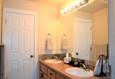 3000 NE Hope Dr, Bend, OR 97701 photo 10