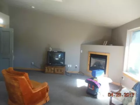 16409 Heath Dr, La Pine, OR 97739 photo 4