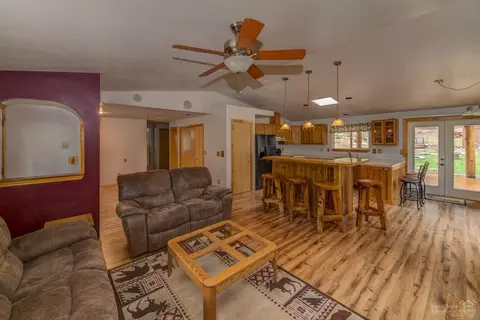 60070 Agate Rd, Bend, OR 97702 photo 2