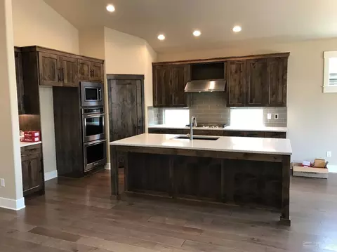 61043 SE Stari Most Loop, Bend, OR 97702 photo 3