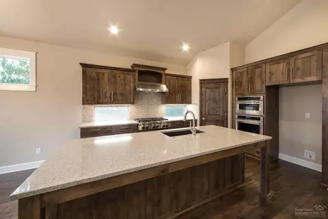 61043 SE Stari Most Loop, Bend, OR 97702 photo 10