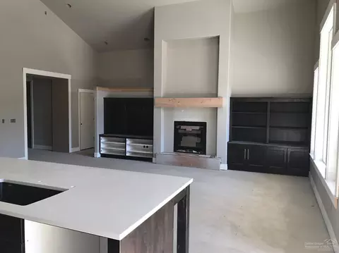 61044 SE Stari Most Loop, Bend, OR 97702 photo 3