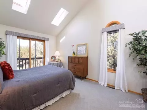 64055 Tanglewood Rd, Bend, OR 97703 photo 13