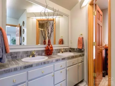 64055 Tanglewood Rd, Bend, OR 97703 photo 15