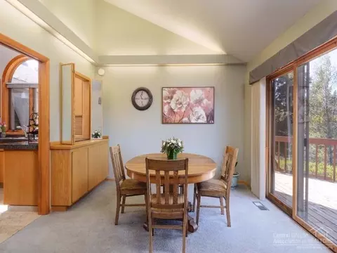 64055 Tanglewood Rd, Bend, OR 97703 photo 9
