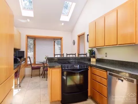 64055 Tanglewood Rd, Bend, OR 97703 photo 7