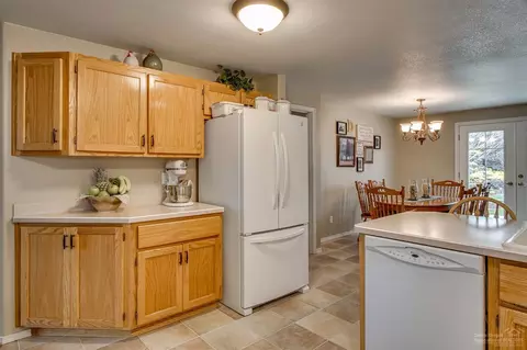 63347 Majestic Loop, Bend, OR 97701 photo 9