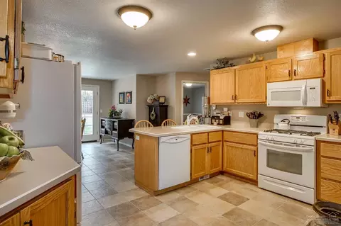 63347 Majestic Loop, Bend, OR 97701 photo 7