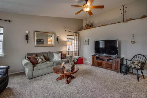 63347 Majestic Loop, Bend, OR 97701 photo 5