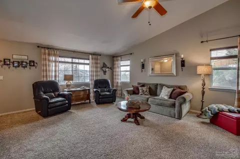 63347 Majestic Loop, Bend, OR 97701 photo 4