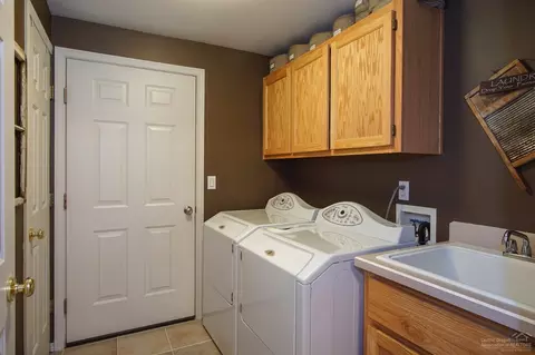 63347 Majestic Loop, Bend, OR 97701 photo 2
