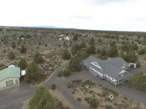 22920 Superior Ct, Bend, OR 97702 photo 2